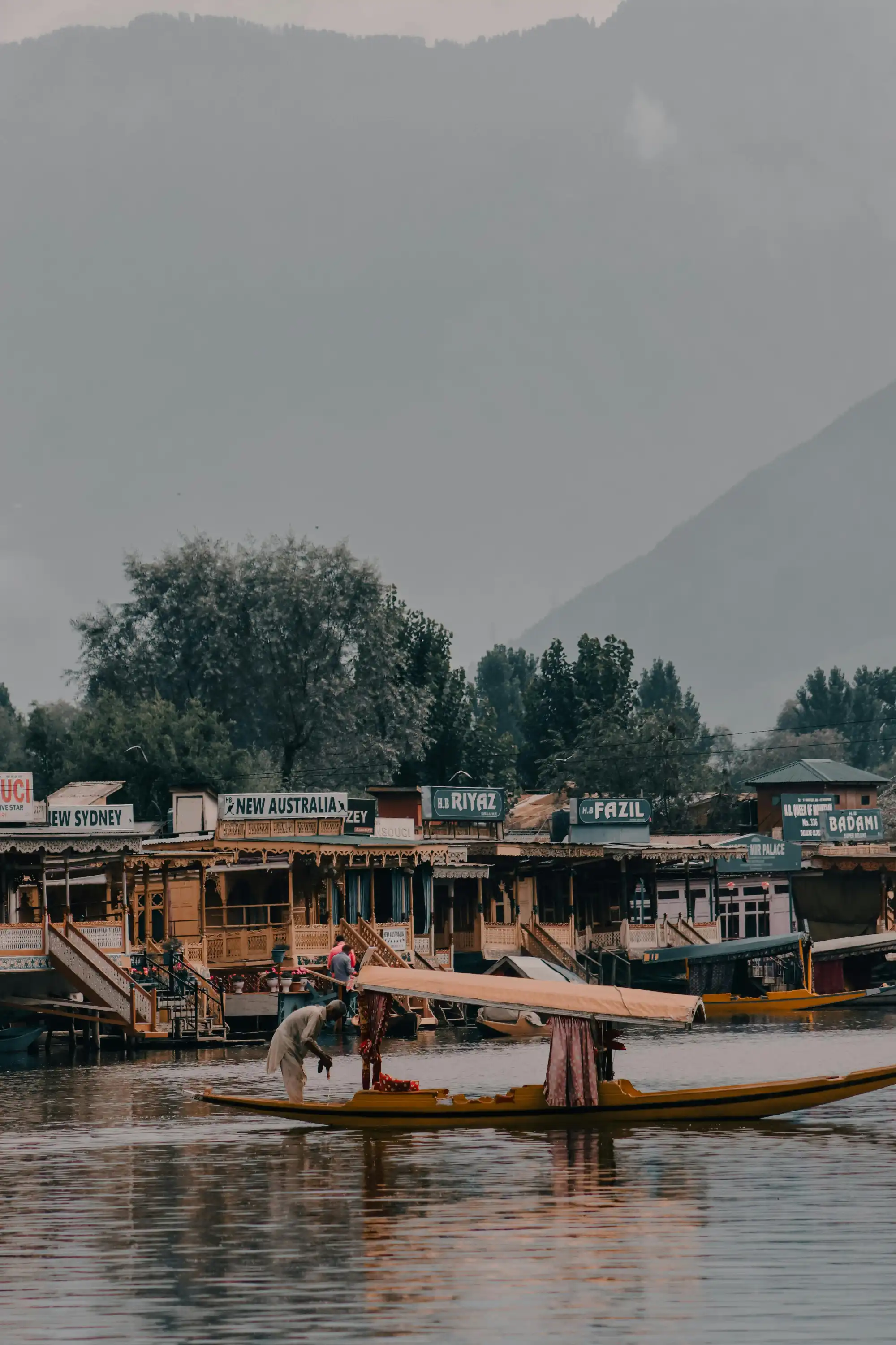 Srinagar Houseboat